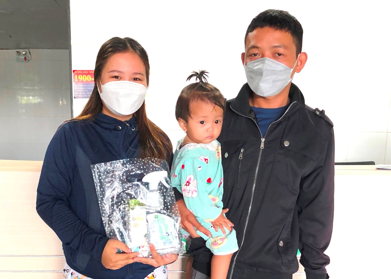 SẢN NHI SÓC TRĂNG TẶNG QUÀ MỪNG NGÀY GIA ĐÌNH VIỆT NAM