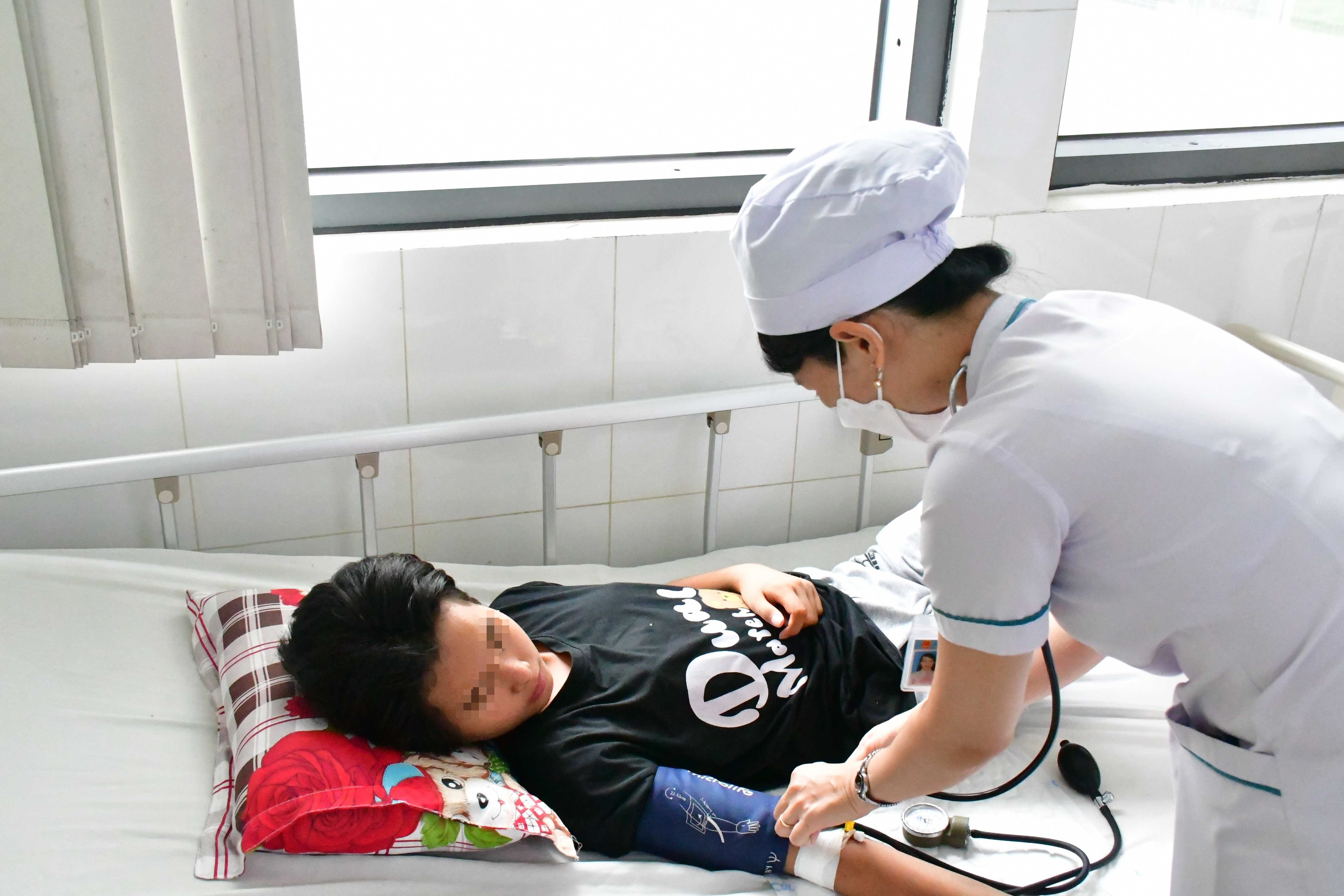 SẢN NHI SÓC TRĂNG ĐIỀU TRỊ THÀNH CÔNG BÉ GÁI 12 TUỔI  BỊ SỐT XUẤT HUYẾT NẶNG