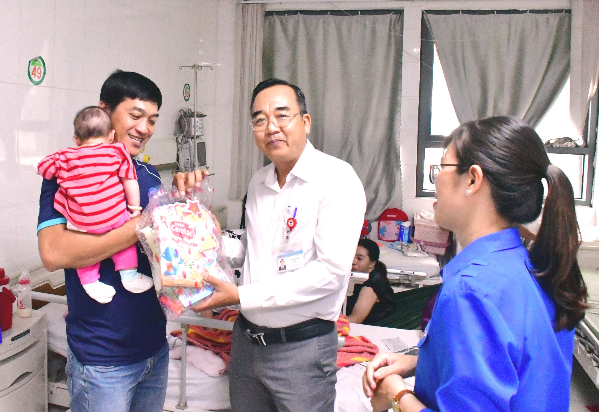 300 PHẦN QUÀ CHO CÁC EM NHỎ, THẮP SÁNG NỤ CƯỜI TRUNG THU