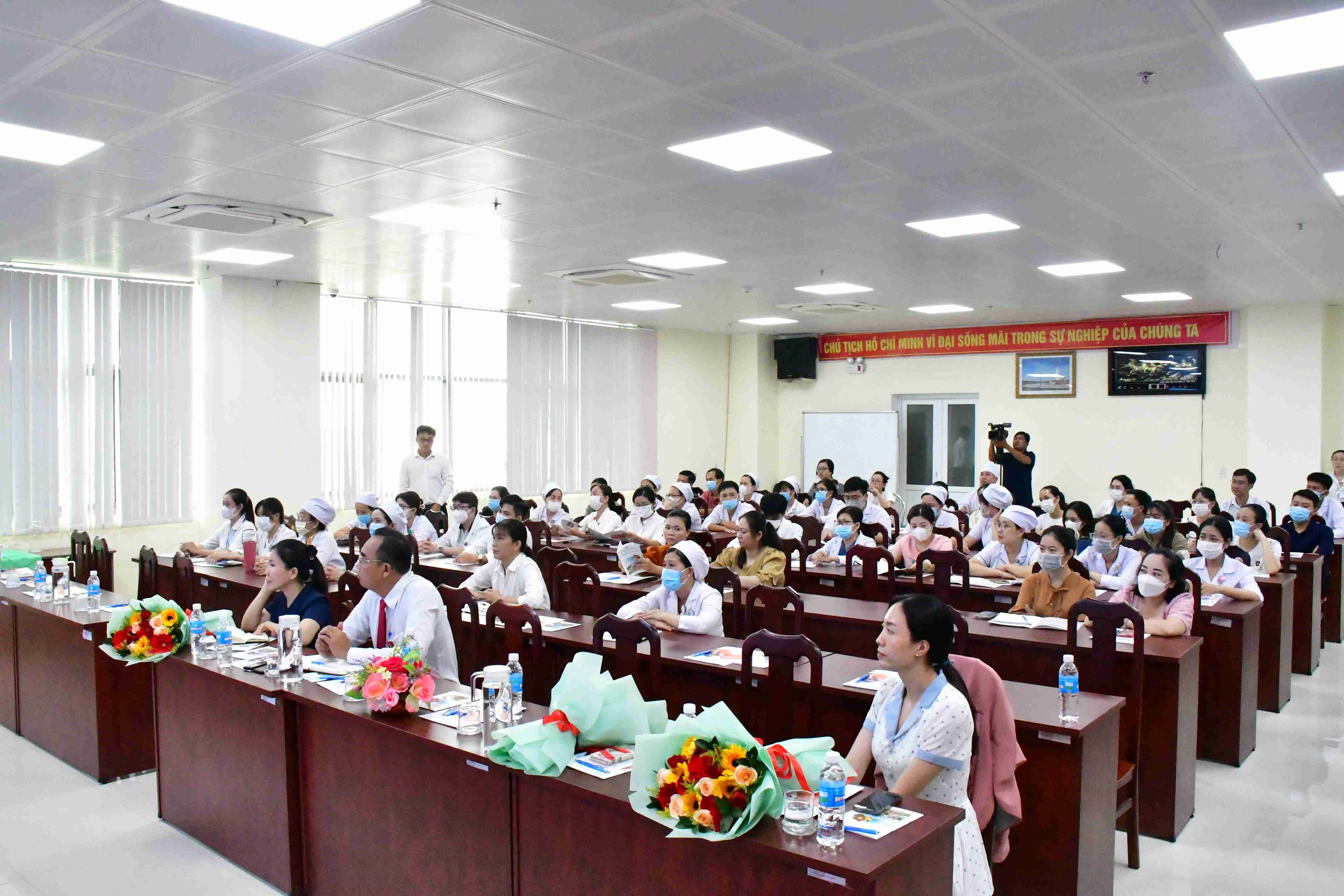 HỘI THẢO "TƯ VẤN VÀ ĐIỀU TRỊ DẬY THÌ SỚM TRUNG ƯƠNG"