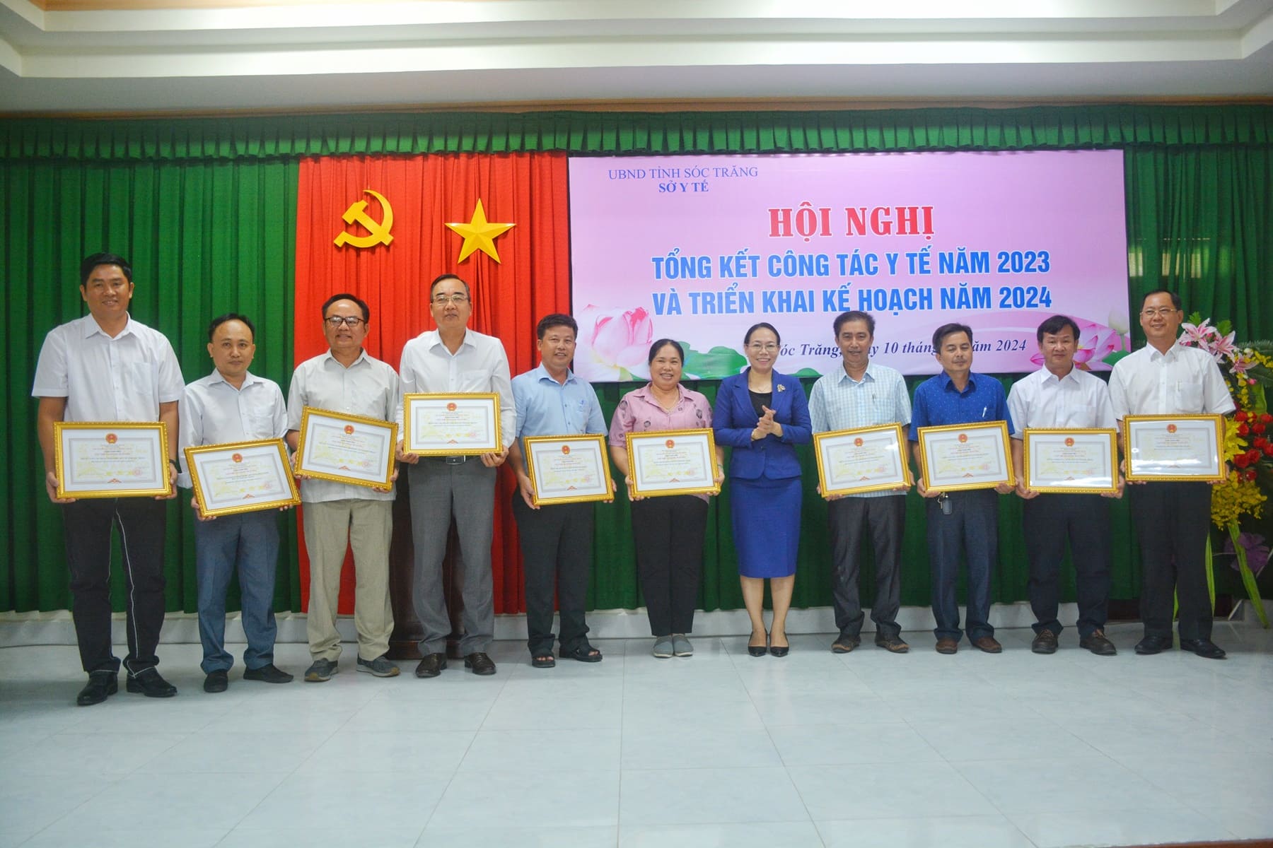 SẢN NHI SÓC TRĂNG NHẬN DANH HIỆU “TẬP THỂ LAO ĐỘNG XUẤT SẮC” CỦA CHỦ TỊCH UBND TỈNH