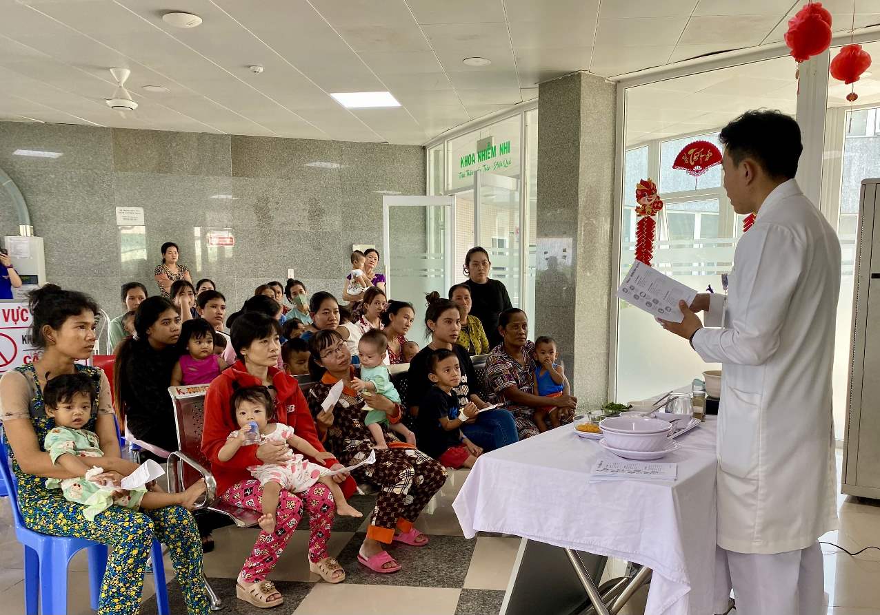 THỰC HÀNH DINH DƯỠNG CHO TRẺ TỪ 6 - 24 THÁNG VÀ TRẺ MẮC CÁC BỆNH LÝ SUY DINH DƯỠNG, TIÊU CHẢY CẤP