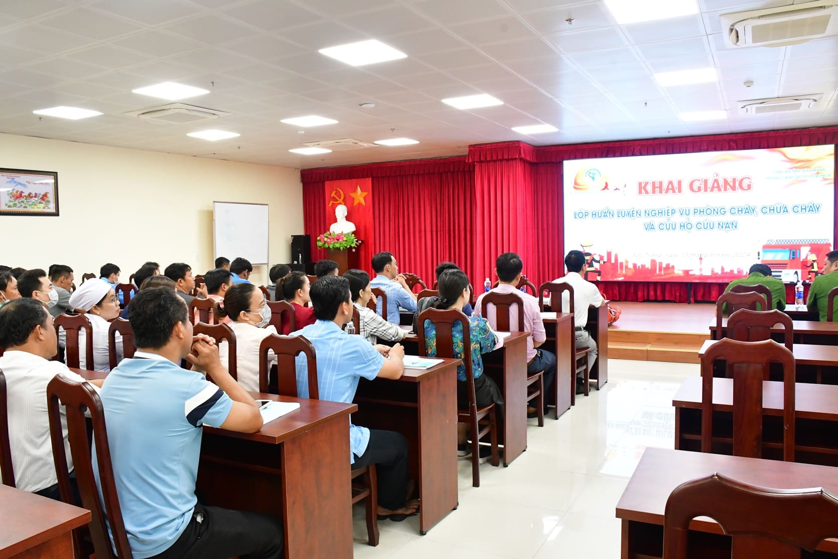 HUẤN LUYỆN, BỒI DƯỠNG NGHIỆP VỤ PCCC & CNCH TẠI BỆNH VIỆN CHUYÊN KHOA SẢN NHI 
