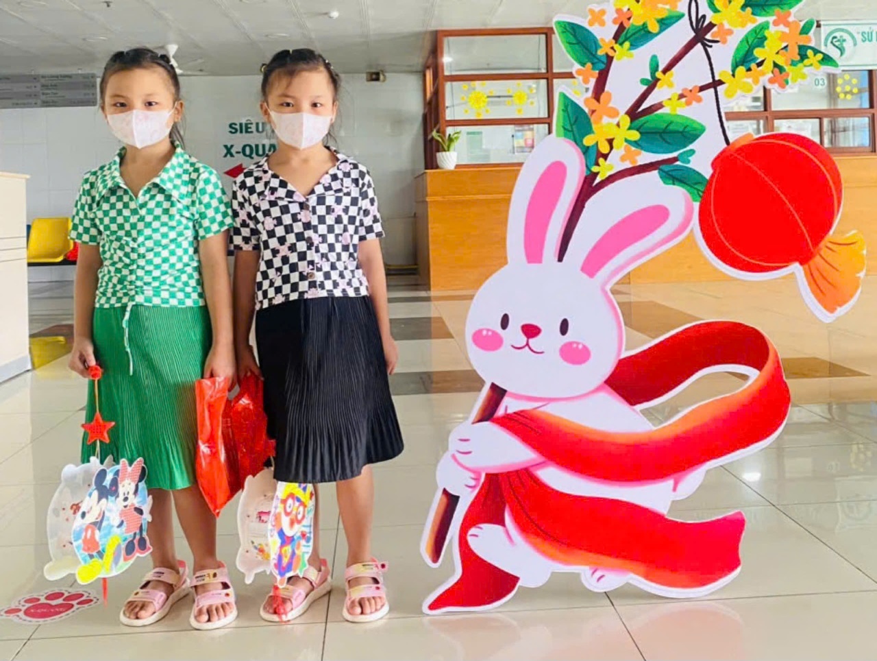 BÉ VUI NHẬN “QUÀ TẶNG ĐÓN TRĂNG” MỪNG TẾT TRUNG THU 2024