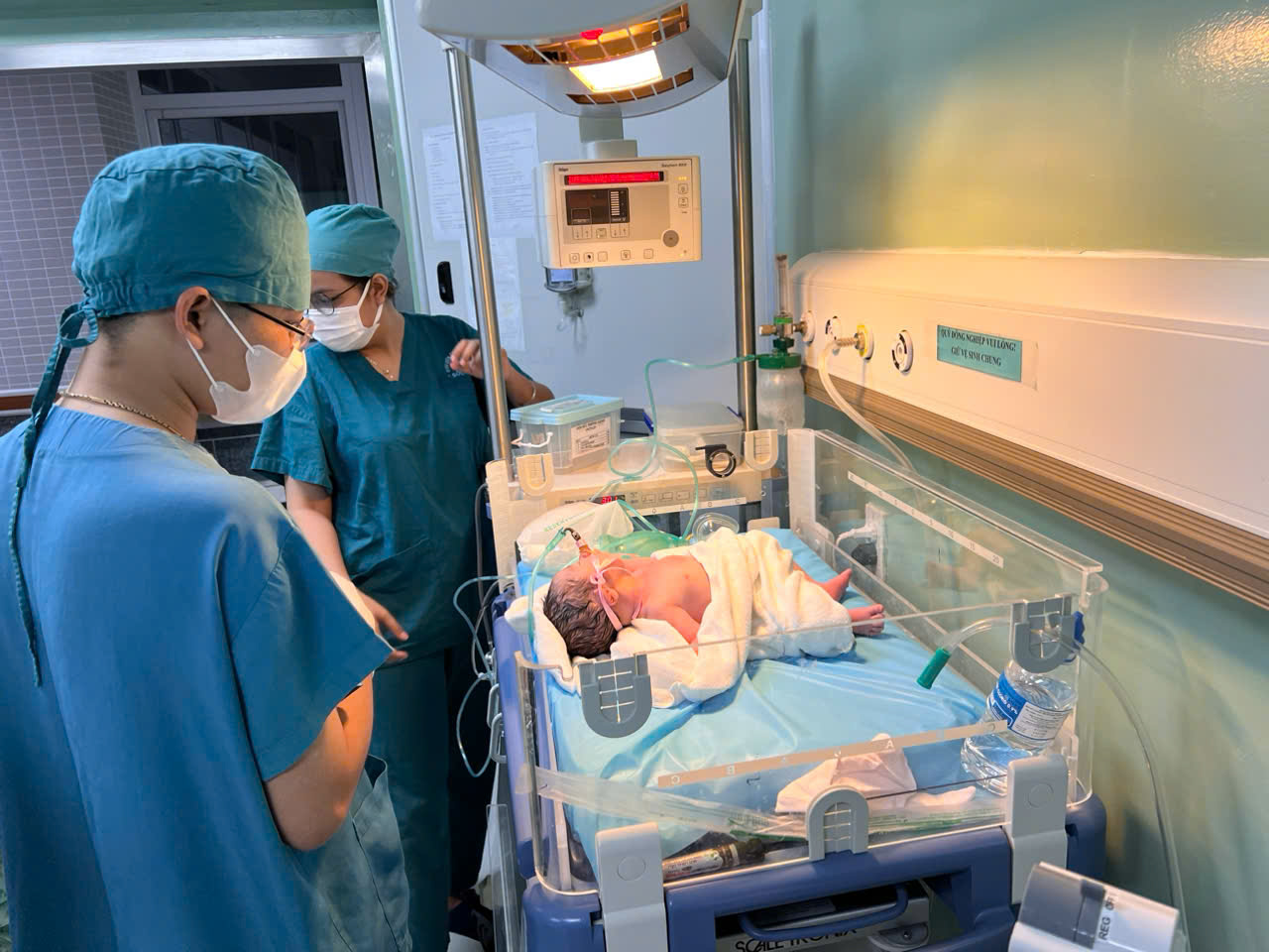 CẤP CỨU THÀNH CÔNG MẸ VÀ BÉ TRONG TÌNH TRẠNG NGUY KỊCH