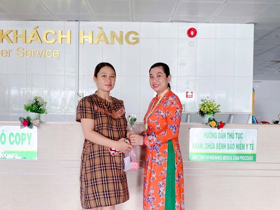 “QUÀ TẶNG HOA HỒNG” - TẶNG NIỀM VUI CHO CHỊ EM NHÂN DỊP QUỐC TẾ PHỤ NỮ