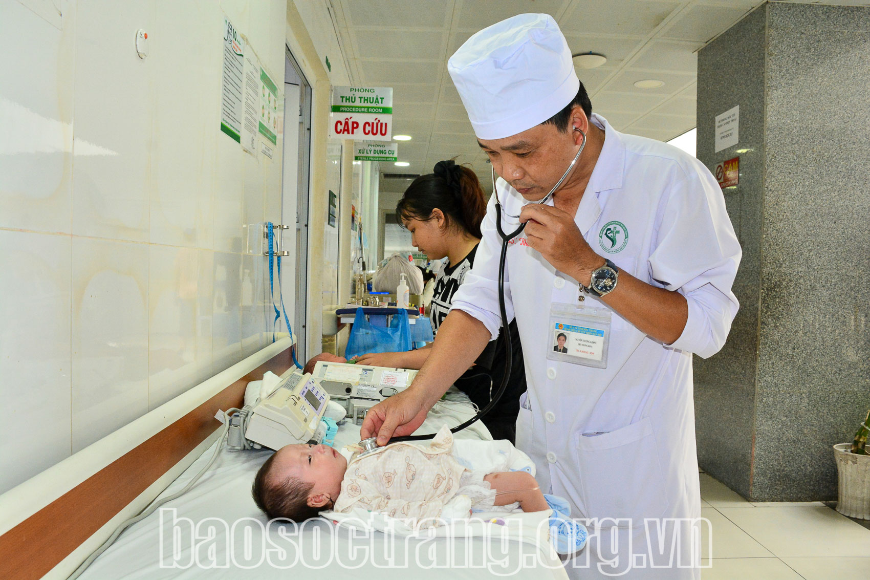 [TIN BÁO CHÍ] TỪ CẬU BÉ BỆNH NHÂN ĐẾN NGƯỜI BÁC SĨ TẬN TÂM