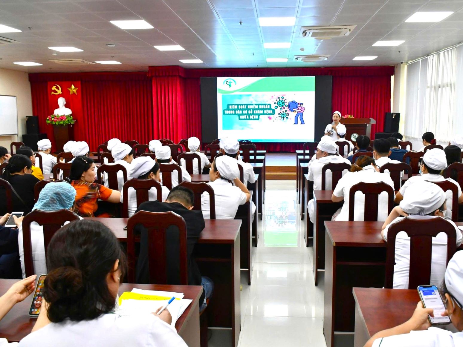 TẬP HUẤN “KIỂM SOÁT NHIỄM KHUẨN CƠ BẢN DÀNH CHO NHÂN VIÊN Y TẾ” NĂM 2025