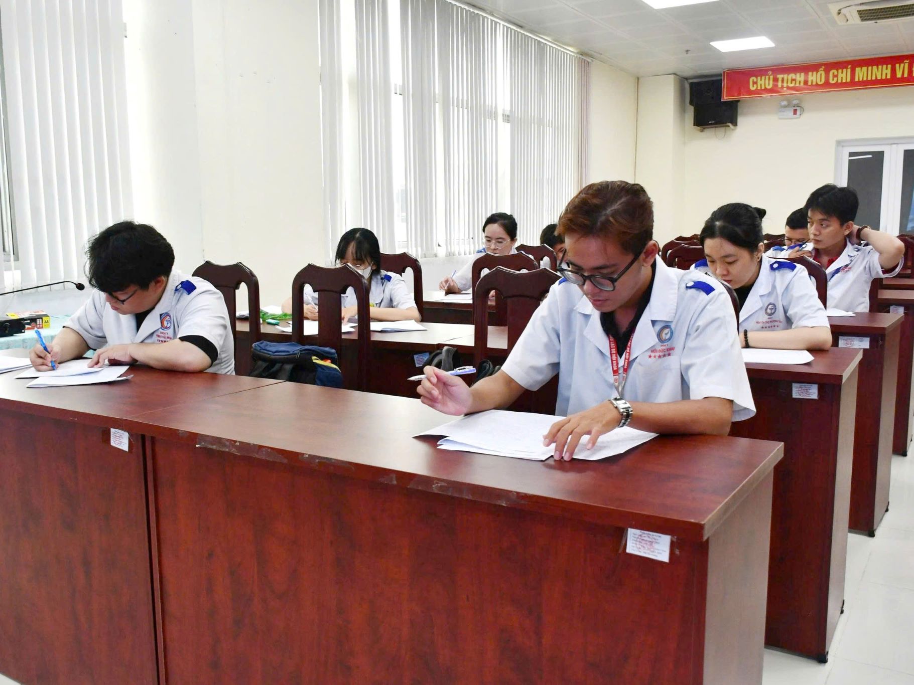 KIỂM TRA CUỐI ĐỢT THỰC TẬP CHO SINH VIÊN Y KHOA K46 TRƯỜNG ĐẠI HỌC Y DƯỢC CẦN THƠ – NHÓM 2